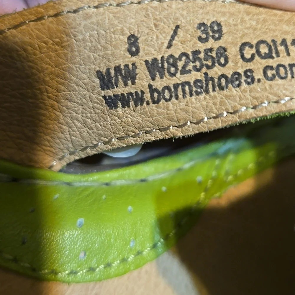 Born Green Leather Thong Sandals with Floral Design Size 8 - Picture 4 of 5